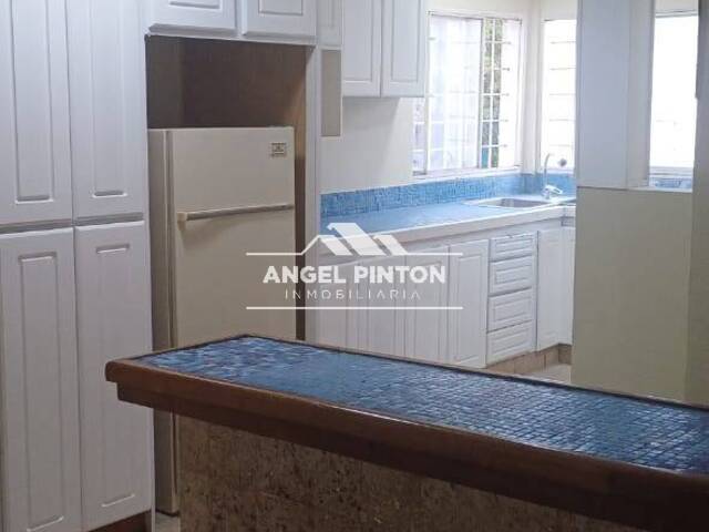 #8315 - APARTAMENTO para Alquiler en Maracaibo - V