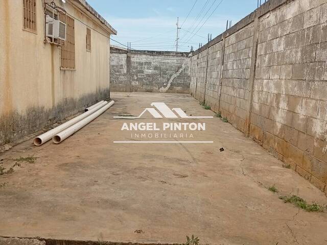 #8322 - CASA COMERCIAL para Venta en Maracaibo - V - 2