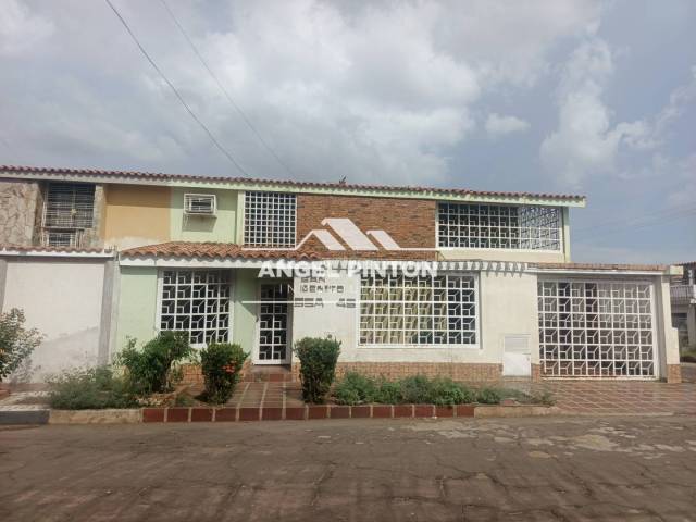 #8378 - CONJUNTO CERRADO para Venta en Maracaibo - V - 1