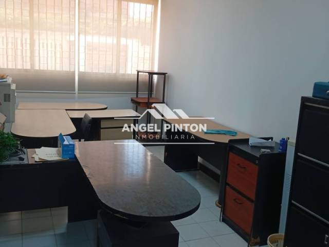 #8645 - OFICINA para Alquiler en Maracaibo - V - 2