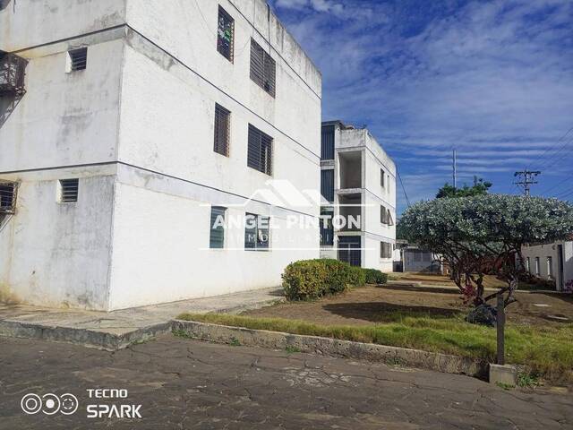 #8811 - APARTAMENTO para Alquiler en Maracaibo - V - 2
