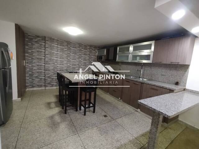 #8831 - CONJUNTO CERRADO para Venta en Maracaibo - V - 2