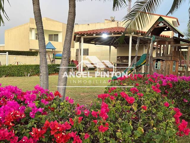 #8892 - CONJUNTO CERRADO para Venta en Maracaibo - V - 2