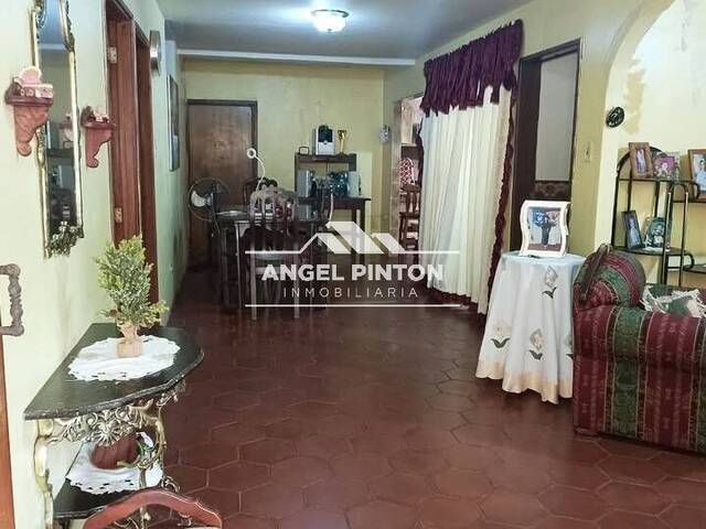 #9042 - CASA para Venta en Trujillo - T - 2