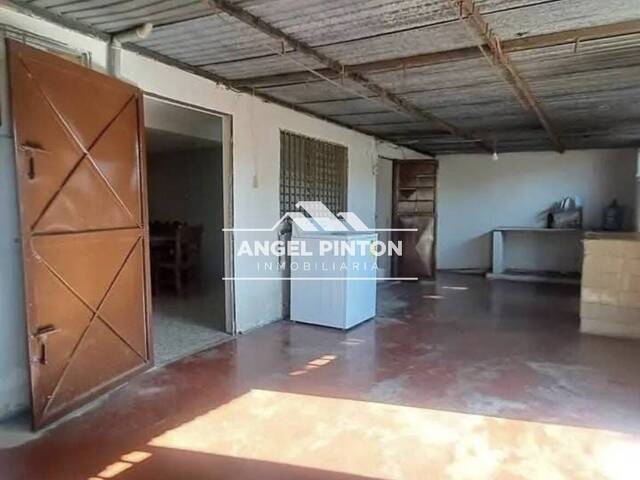 #9201 - CASA COMERCIAL para Venta en Maracaibo - V - 3