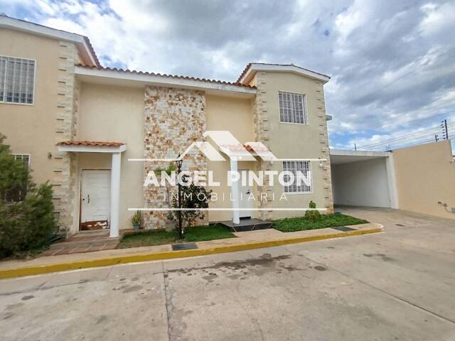 #9927 - CONJUNTO CERRADO para Venta en Maracaibo - V - 2