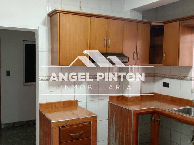 #10200 - CONJUNTO CERRADO para Venta en Maracaibo - V - 2